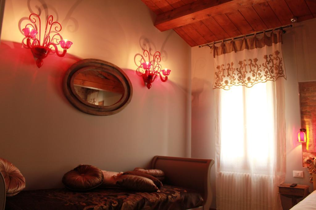 Rosso Charm B&B Venice Room photo