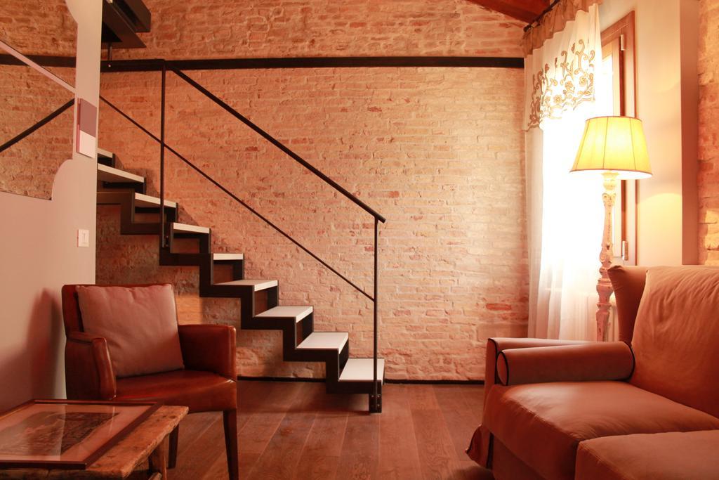 Rosso Charm B&B Venice Room photo